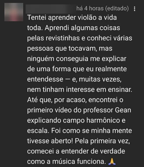 Comentário de aluno sobre as aulas do Gean, com nome e foto borrados
