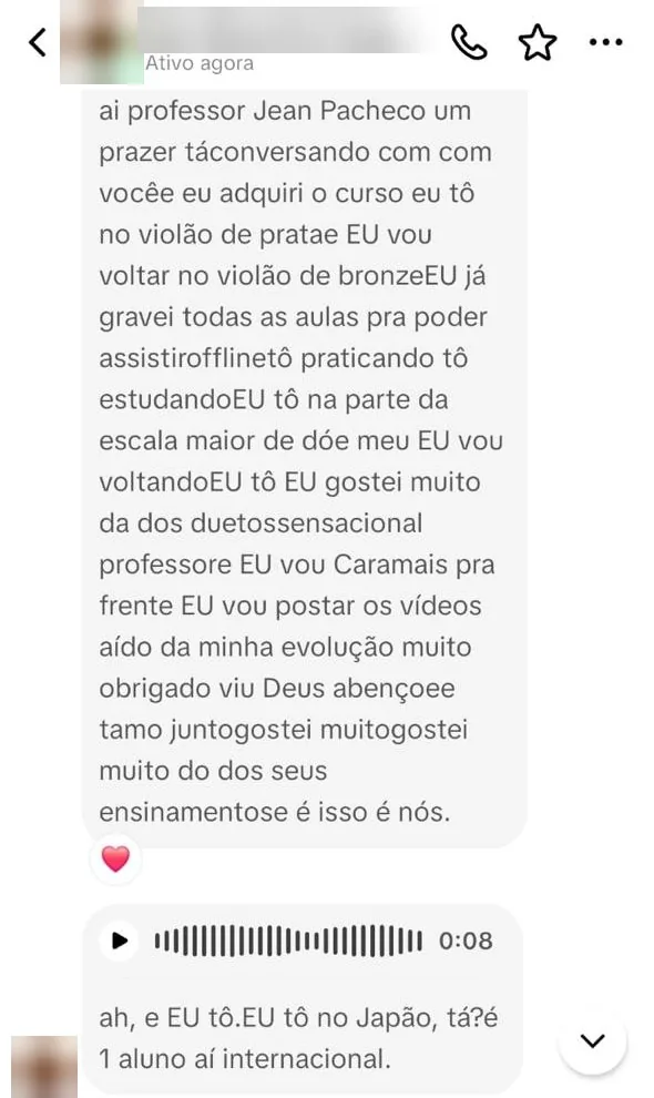 Comentário de aluno sobre as aulas do Gean, com nome e foto borrados