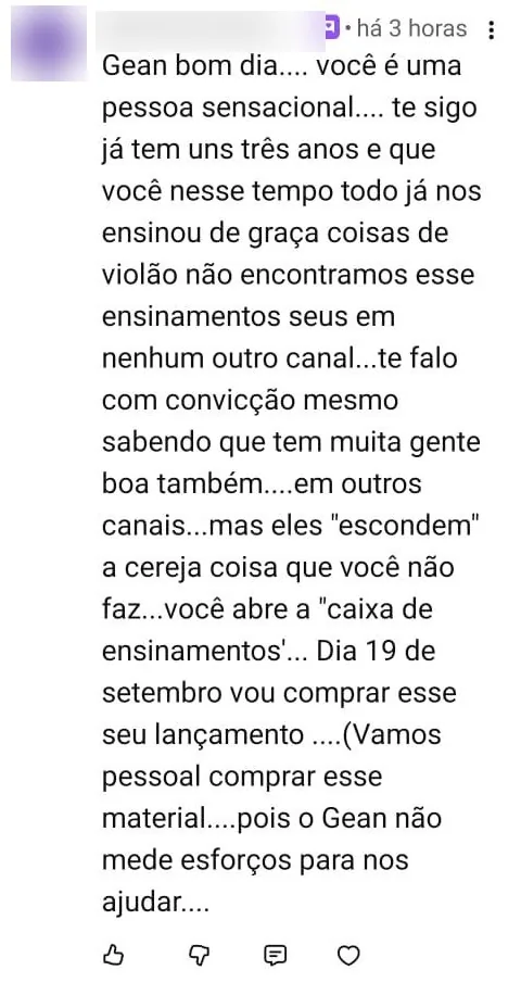 Comentário de aluno sobre as aulas do Gean, com nome e foto borrados